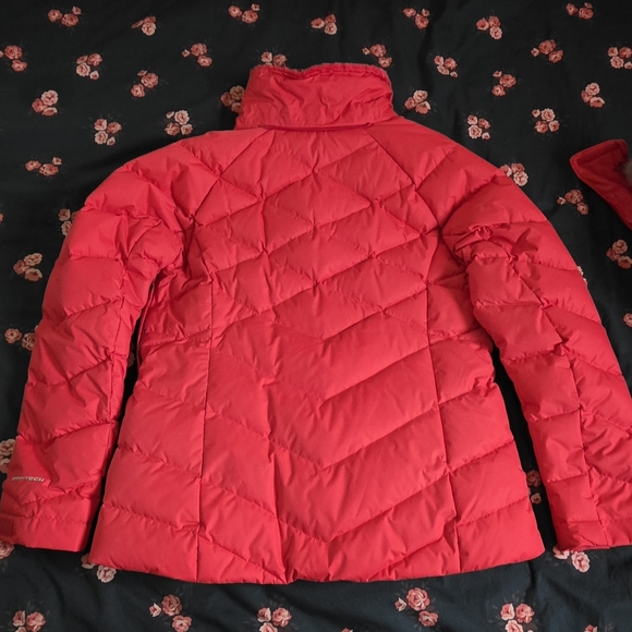 Columbia Womans Bright Red Puffer Coat with Removable Hood - Picture 4 of 5